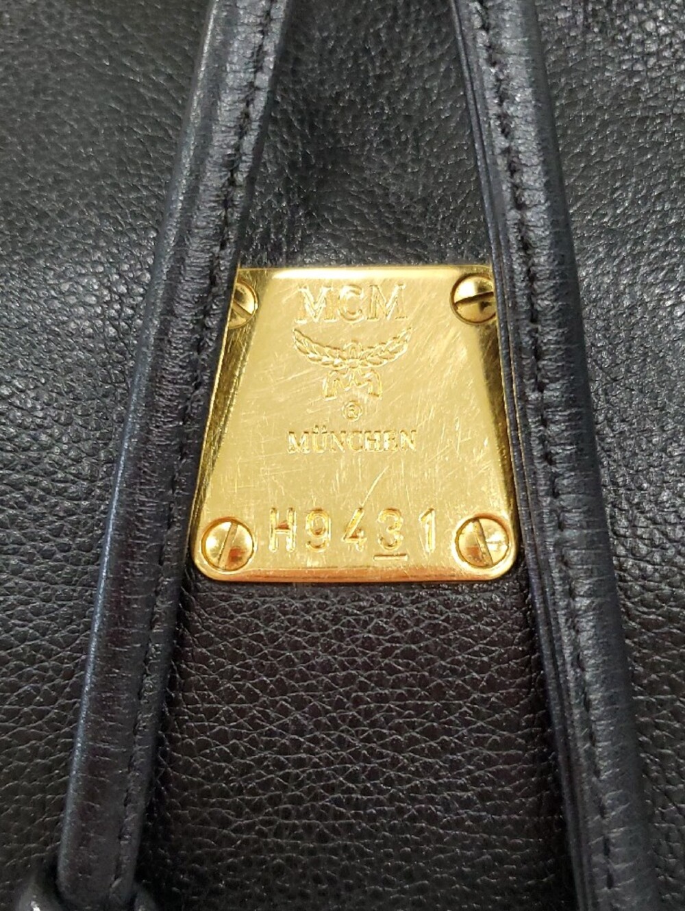 MCM Heritage Black Pebbled Leather Drawstring Bucket Bag - Picture 4 of 16